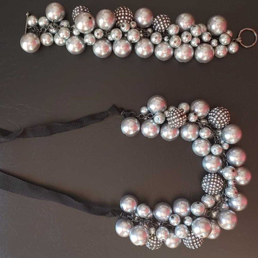 Necklace and bracelet set